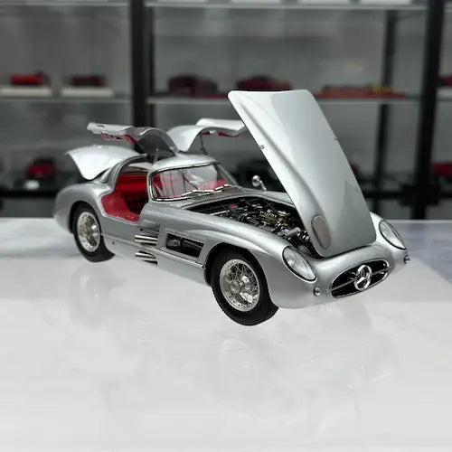 Mercedes-Benz 300 SLR: The Hyper-Realistic 1:18 Scale Masterpiece.