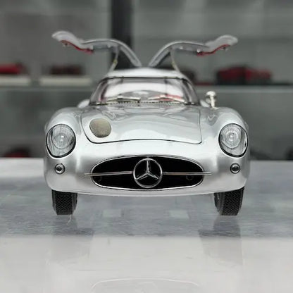 Mercedes-Benz 300 SLR: The Hyper-Realistic 1:18 Scale Masterpiece.