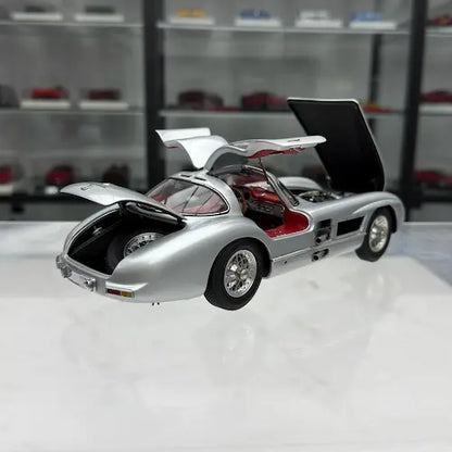Mercedes-Benz 300 SLR: The Hyper-Realistic 1:18 Scale Masterpiece.